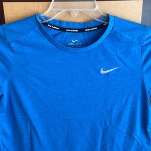 Nike Girls drifit top M